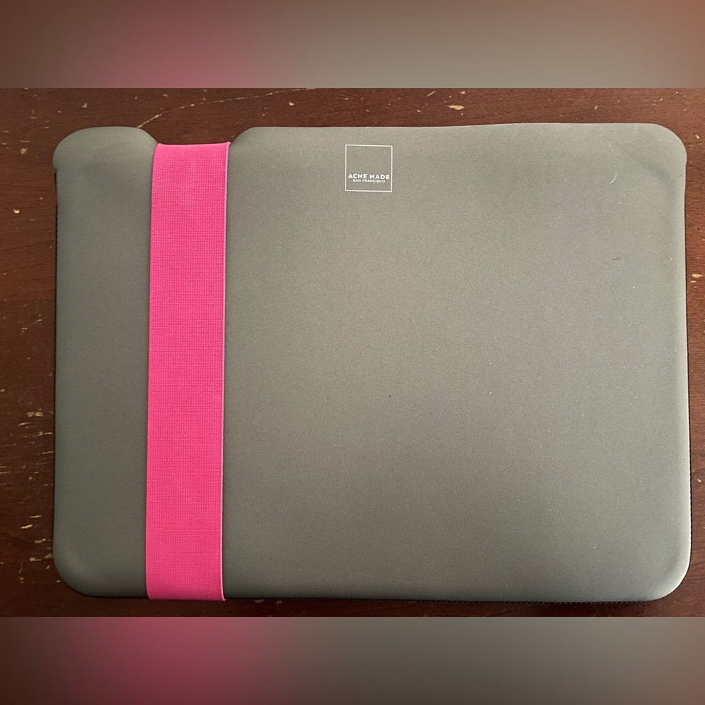 Apple Gray Sleeve with Pink Band